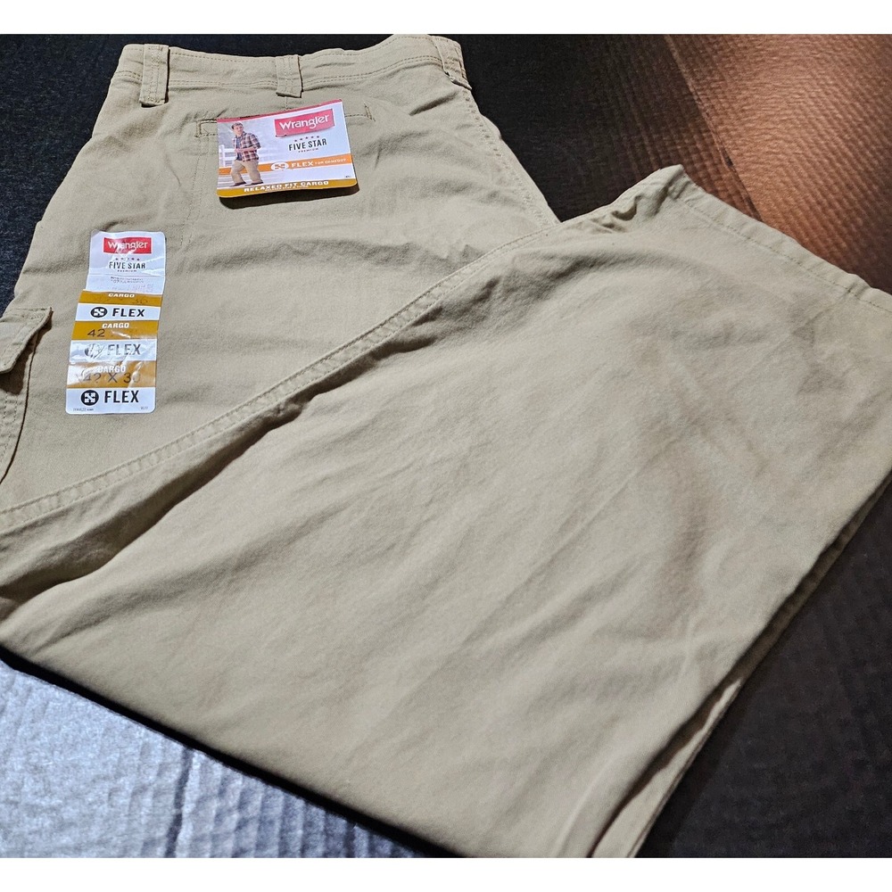 Wrangler Beige Cargo Flex Pants Straight Relaxed Fit Mens‎ Size 42X30 NWT